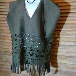 PARIS! 🗼 EUC ULTRASUEDE LASER CUT VEST